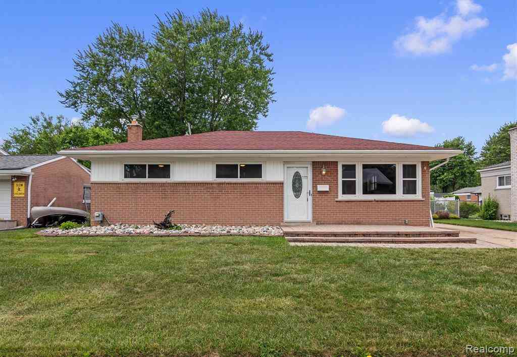 Homes For Sale - 35919 Larchwood Street <br/> Clinton Township, MI 48035