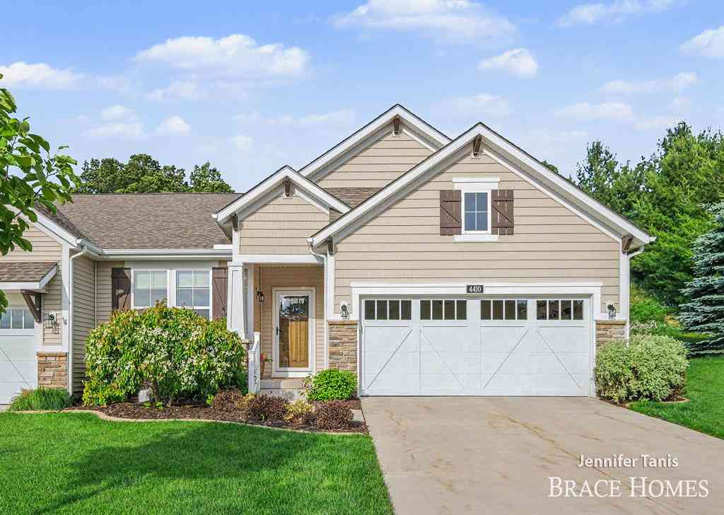 Condo For Sale - 4410 Keena Court Ne NE<br/> Grand Rapids, MI 49525