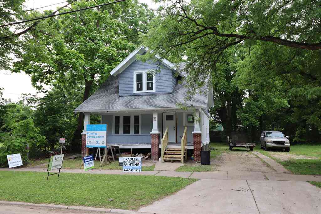Homes For Sale - 529 Ada Street <br/> Kalamazoo, MI 49007