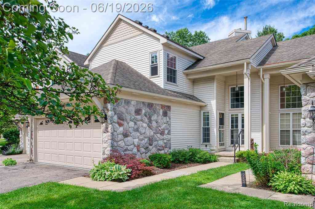 Condo For Sale - 1021 Calpernia  <br/> Wixom, MI 48393