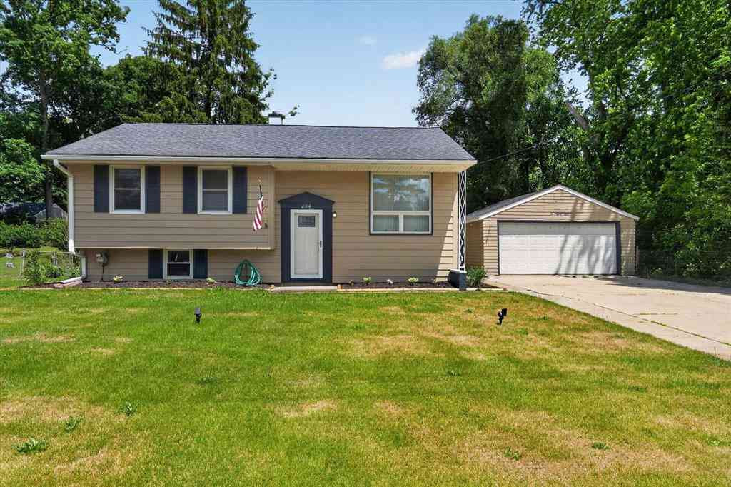 Homes For Sale - 284 Stanford Lane <br/> Jackson, MI 49203