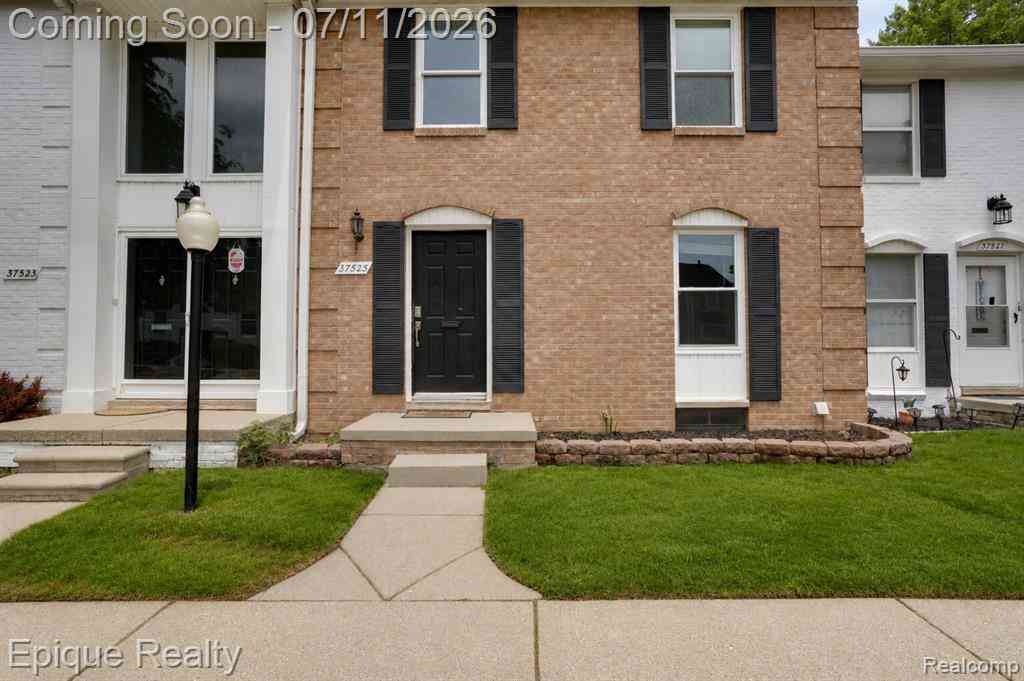 Condo For Sale - 37525 Charter Oaks Boulevard <br/> Macomb County, Clinton Township, MI 48036