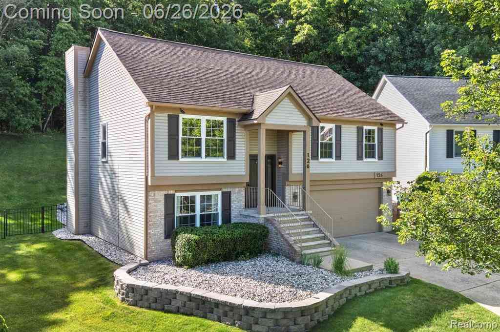 Homes For Sale - 126 Eagle Ridge Road <br/> Lake Orion, MI 48360