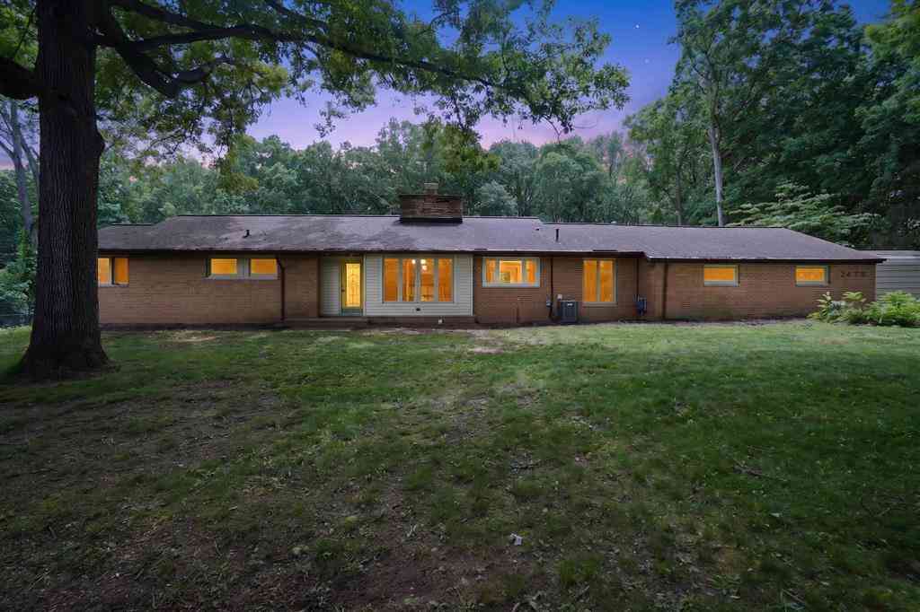 Homes For Sale - 2475 Park Drive <br/> Jackson, MI 49203