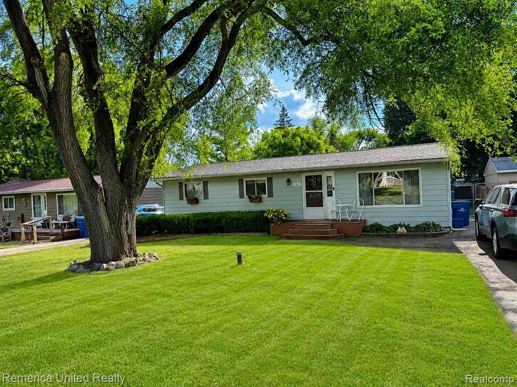 Homes For Sale - 4861 Allingham Drive <br/> White Lake, MI 48383