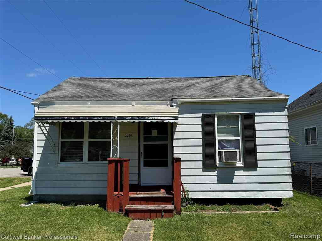 Homes For Sale - 2097 E Mclean Avenue <br/> Burton, MI 48529