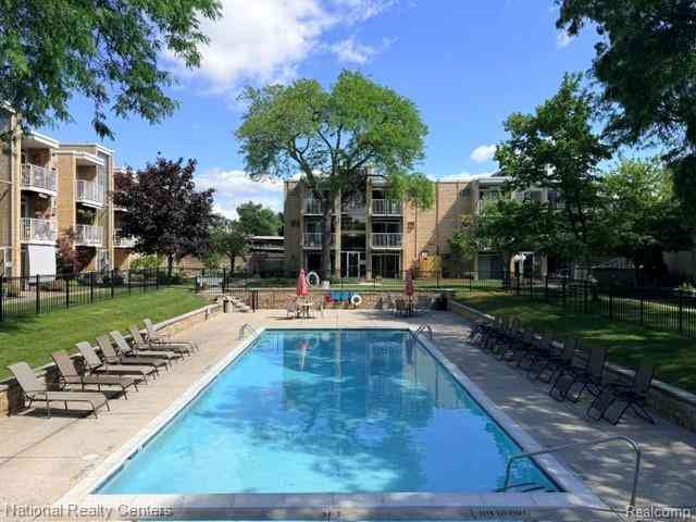 Condo For Sale - 4913 CROOKS ROAD Crooks Road   #G5<br/> Royal Oak, MI 48073