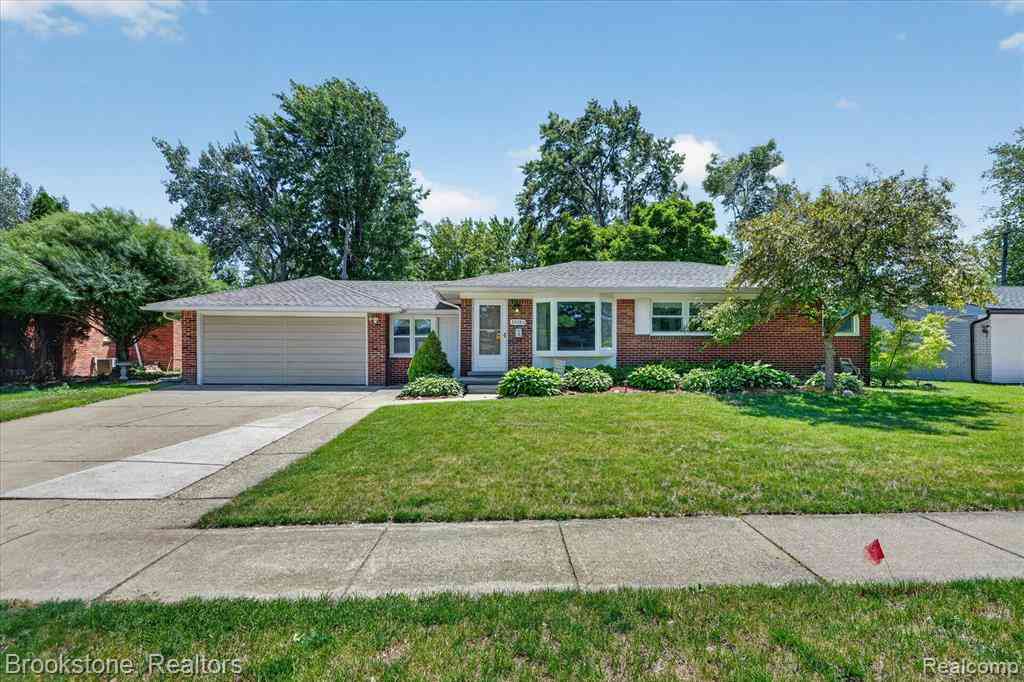 Homes For Sale - 23784 Linne Street <br/> Clinton Township, MI 48035