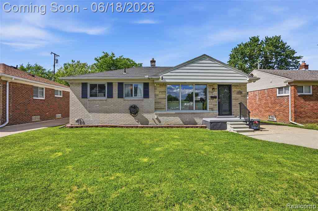 Homes For Sale - 18301 Marquette Street <br/> Roseville, MI 48066