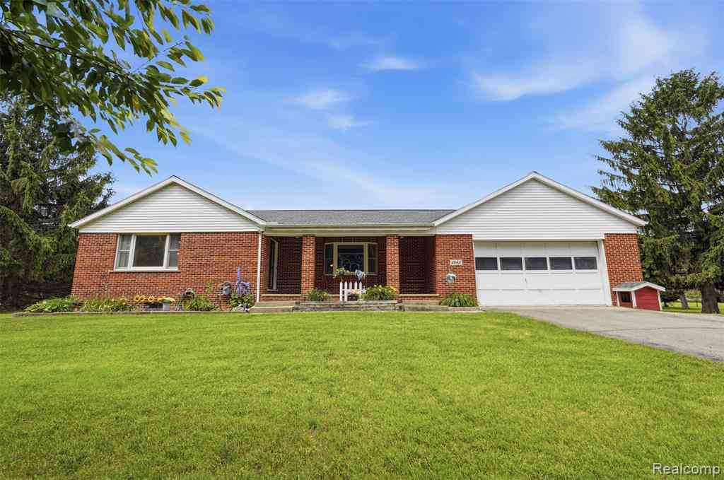 Homes For Sale - 3843 Hooker Road <br/> Pinckney, MI 48169