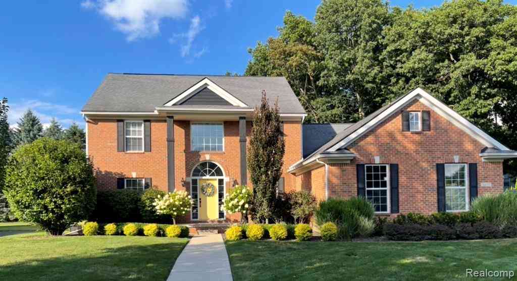 Homes For Sale - 5827 Woodfield Parkway <br/> Grand Blanc, MI 48439