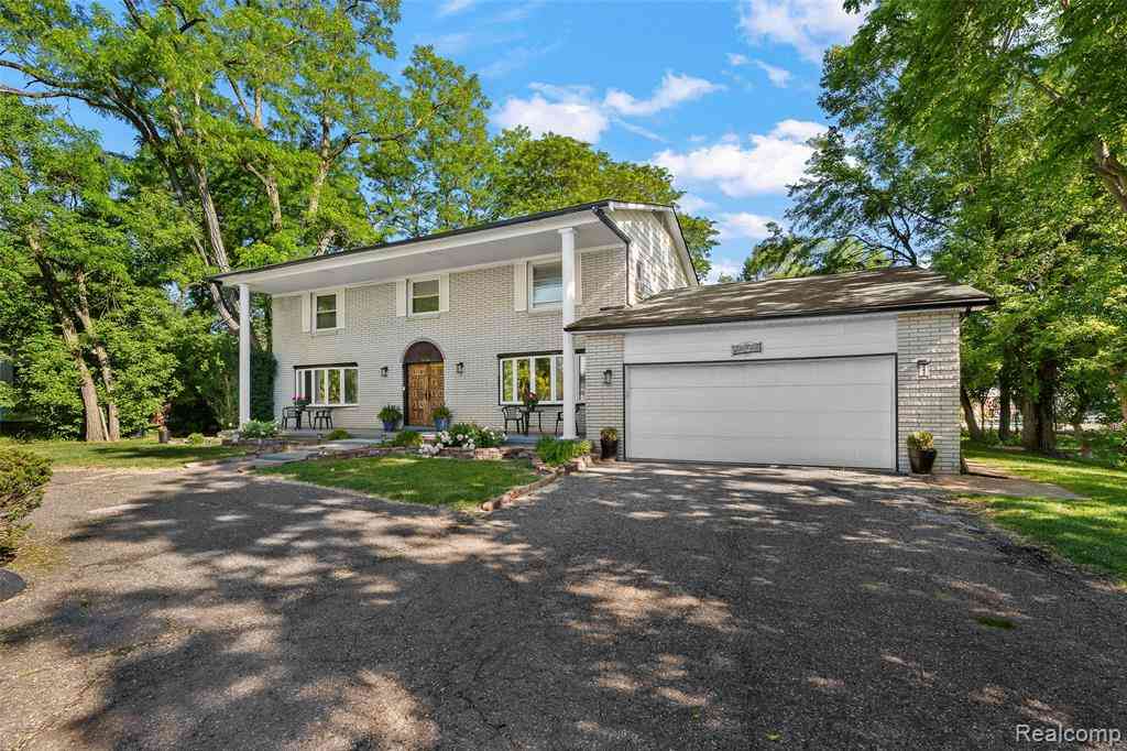Homes For Sale - 28700 W 14 Mile Road <br/> West Bloomfield, MI 48322