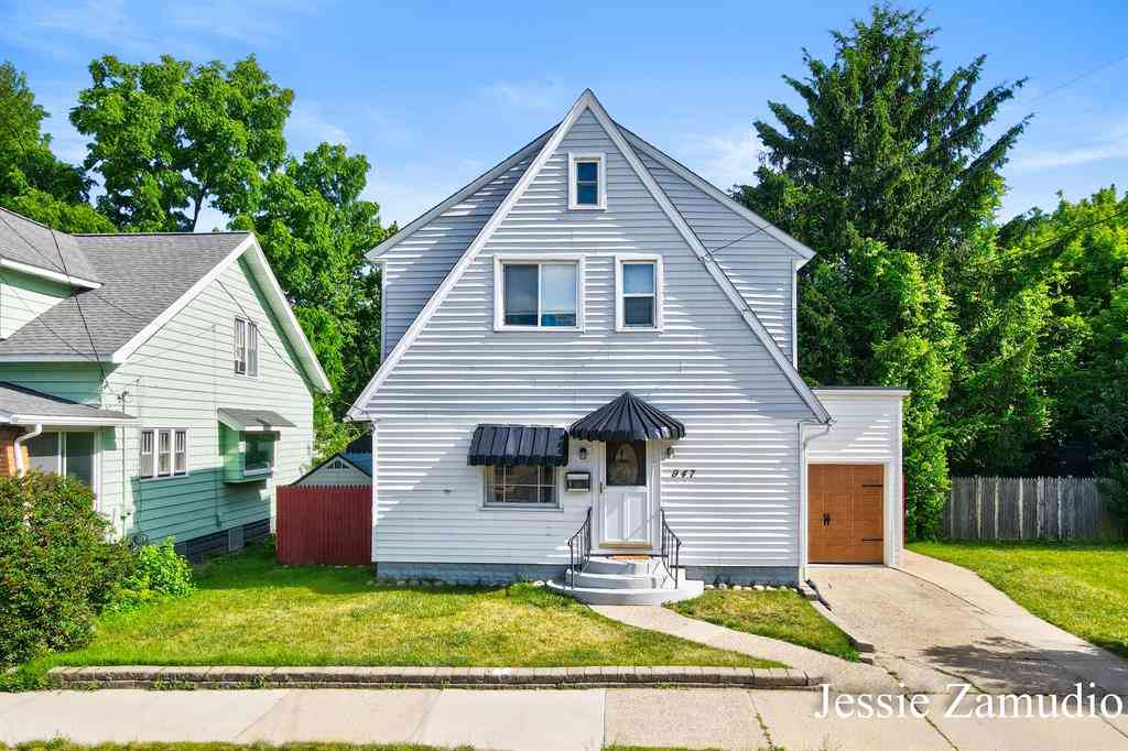 Homes For Sale - 947 Lyon Street Ne NE<br/> Grand Rapids, MI 49503