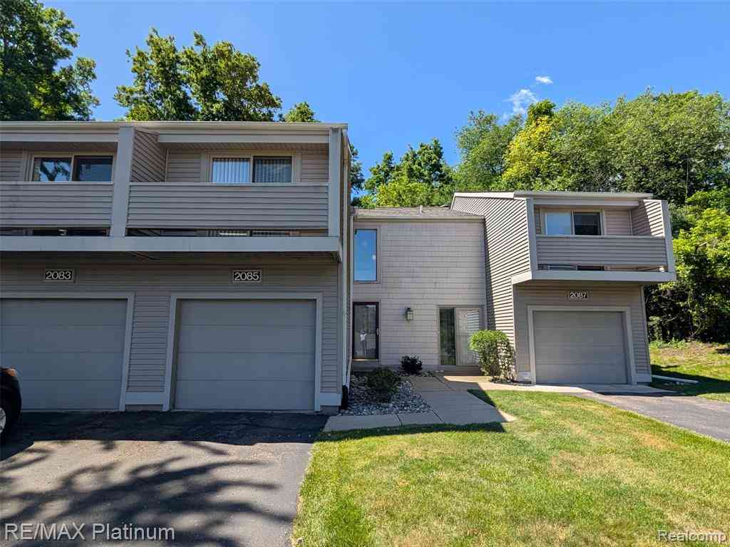 Condo For Sale - 2085 Fox Hollow Drive <br/> Okemos, MI 48864