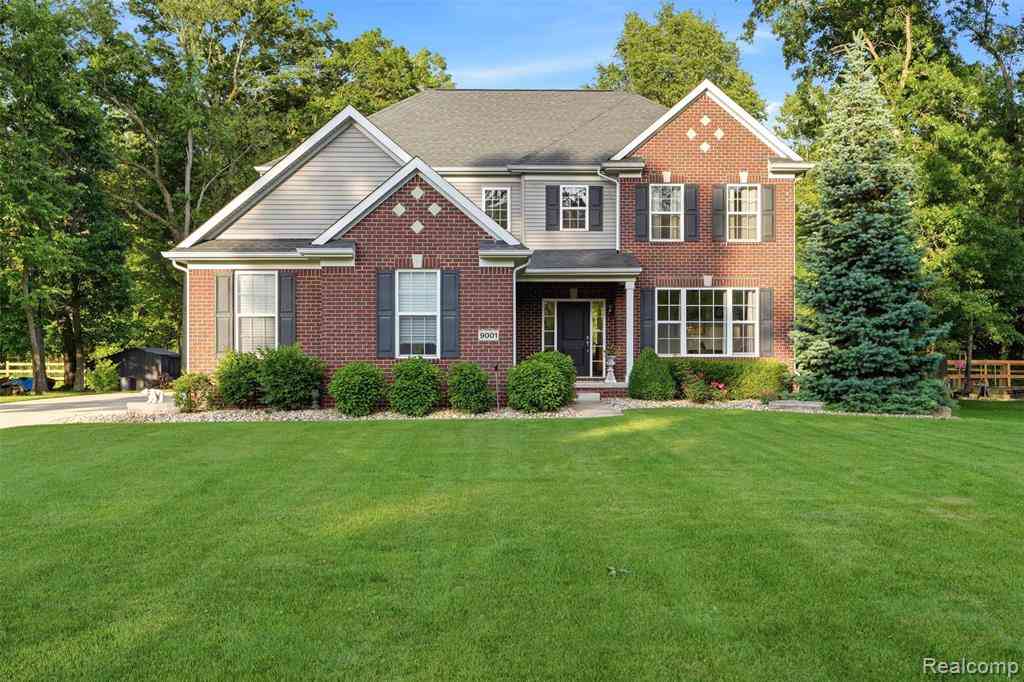 Homes For Sale - 9001 Van Dusen Court <br/> South Lyon, MI 48178