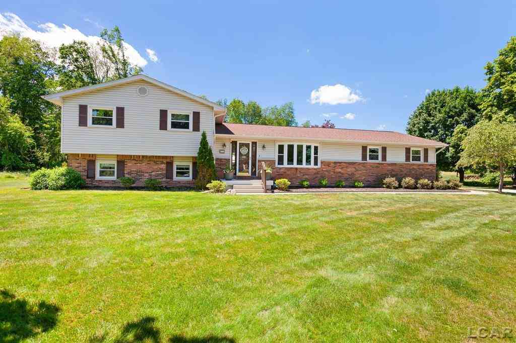 Homes For Sale - 8826 Hawthorne Drive <br/> Tecumseh, MI 49221