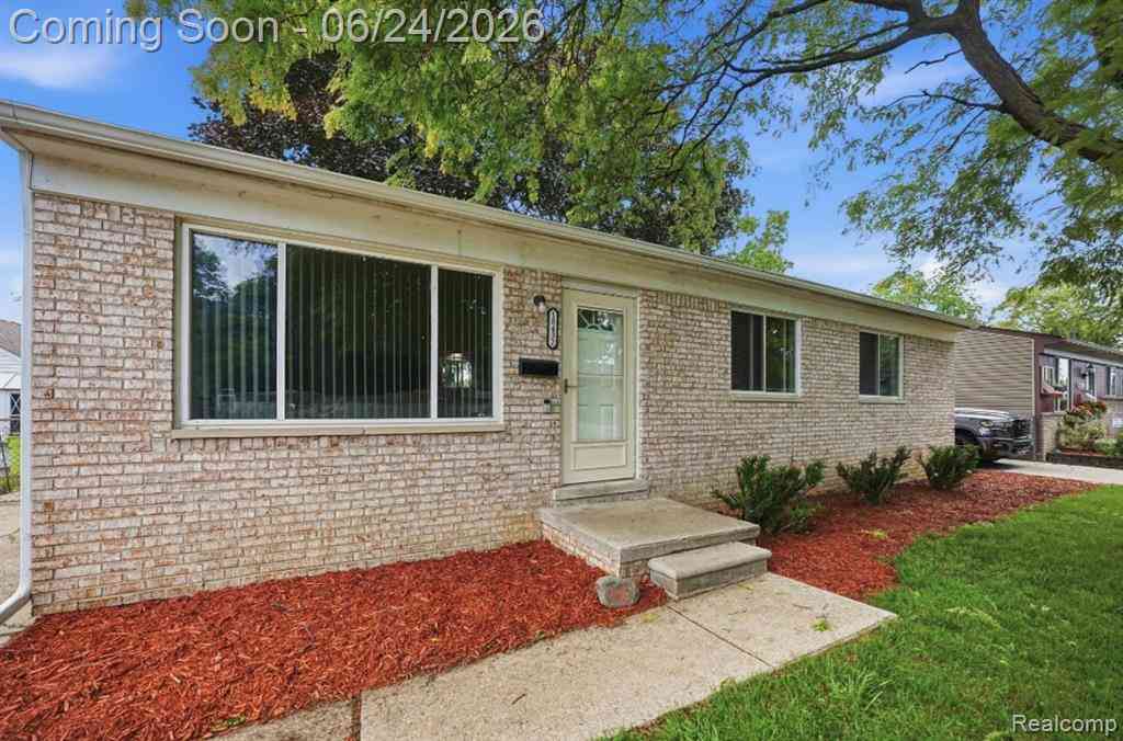 Homes For Sale - 18432 Mesle Street <br/> Roseville, MI 48066