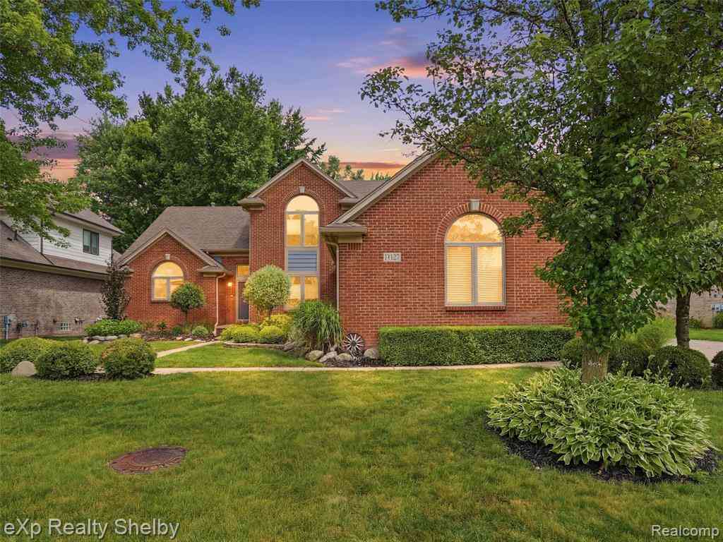 Homes For Sale - 11127 Minnfrank Drive <br/> Utica, MI 48316