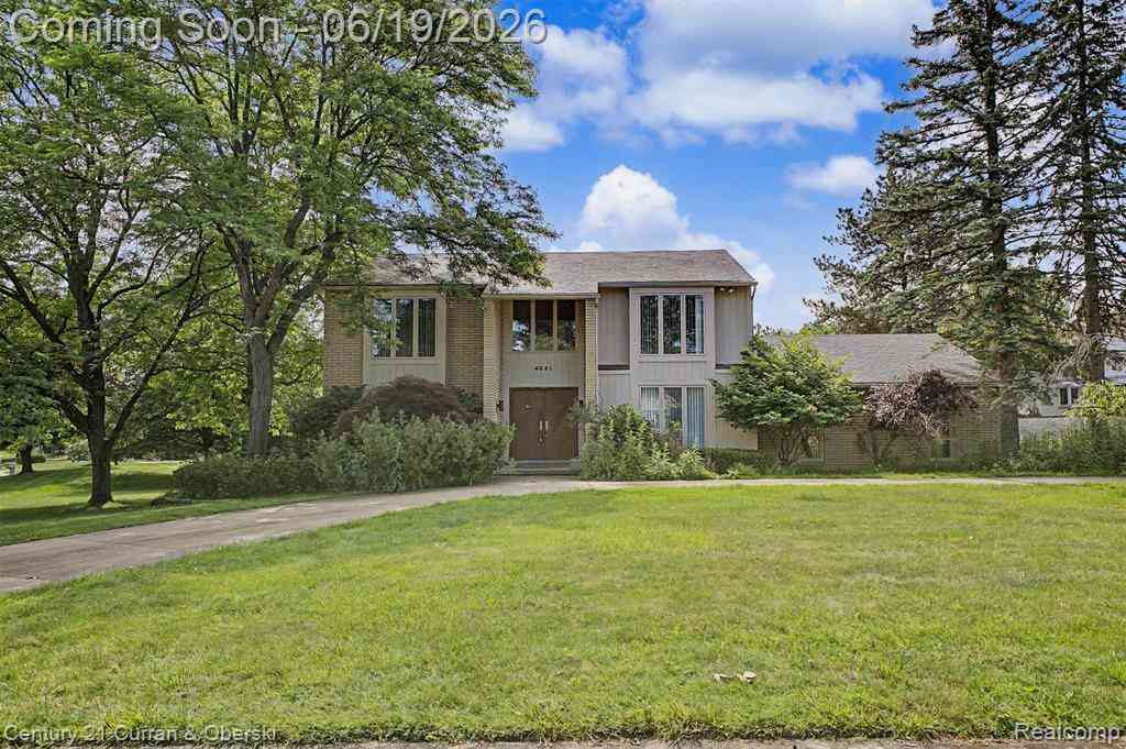Homes For Sale - 4231 Windridge Court <br/> West Bloomfield, MI 48323