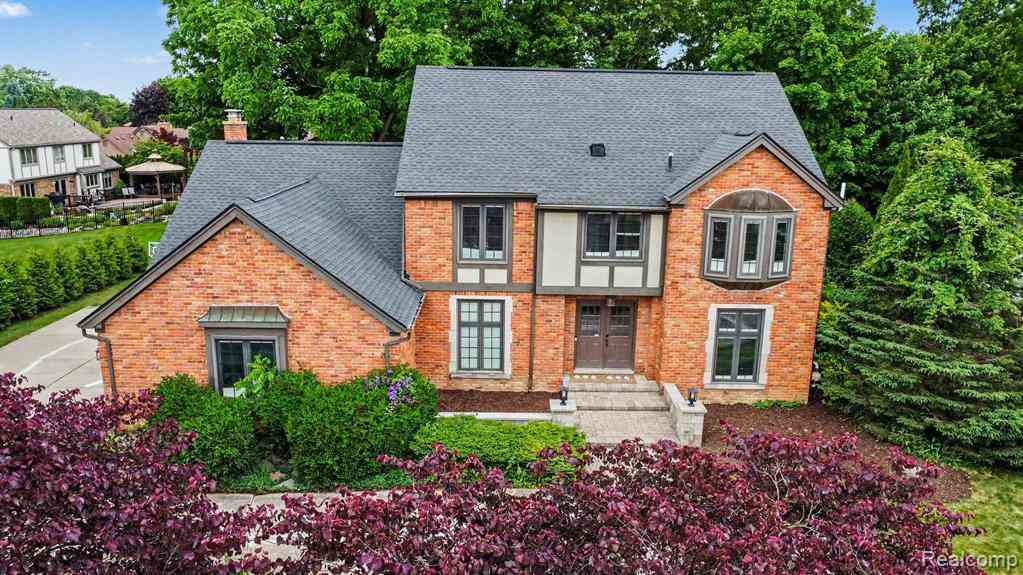 Homes For Sale - 20145 Woodbend Drive <br/> Northville, MI 48167