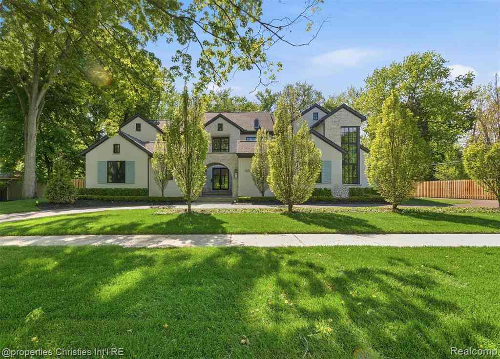 Homes For Sale - 1551 Lakeside Drive <br/> Birmingham, MI 48009