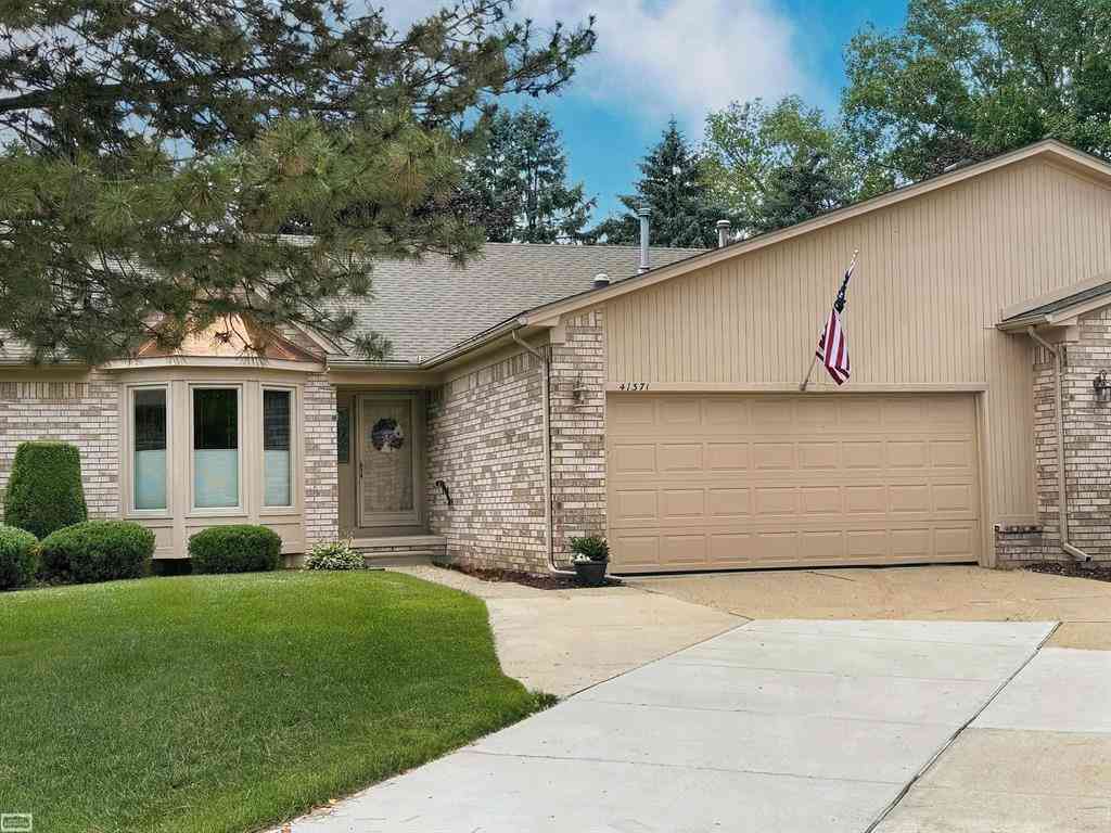 Condo For Sale - 41371 Carmelo W Drive <br/> Clinton Township, MI 48038