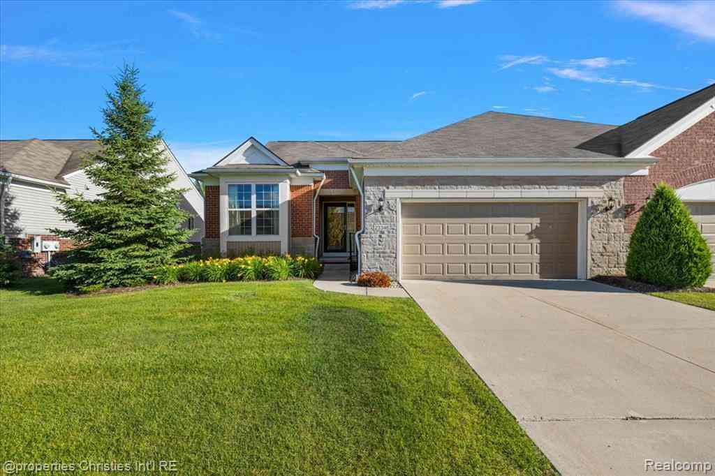Condo For Sale - 23346 Spring Creek Drive <br/> Macomb County, Macomb, MI 48042