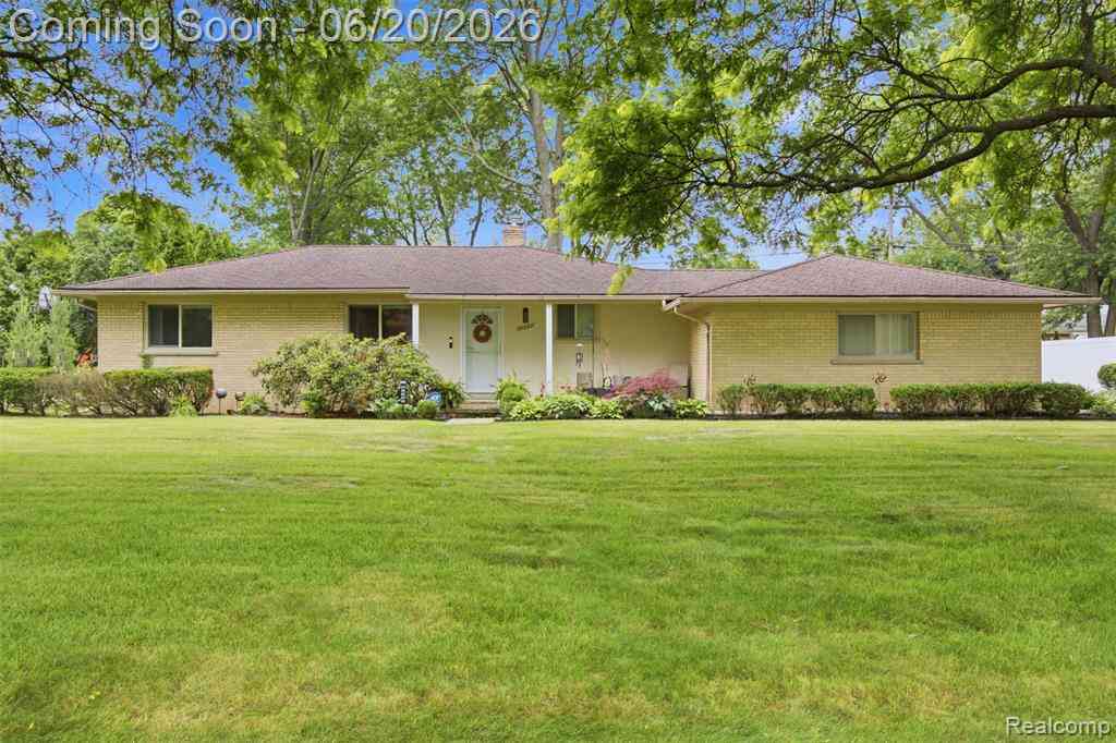 Homes For Sale - 31737 Bella Vista Drive <br/> Farmington, MI 48334