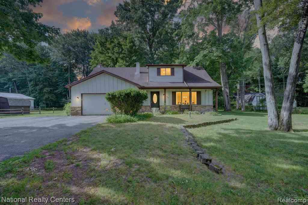 Homes For Sale - 3107 Dean Road <br/> Lambertville, MI 48144