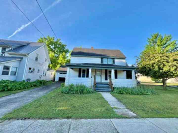 Homes For Sale - 221 W Center Street <br/> Alma, MI 48801