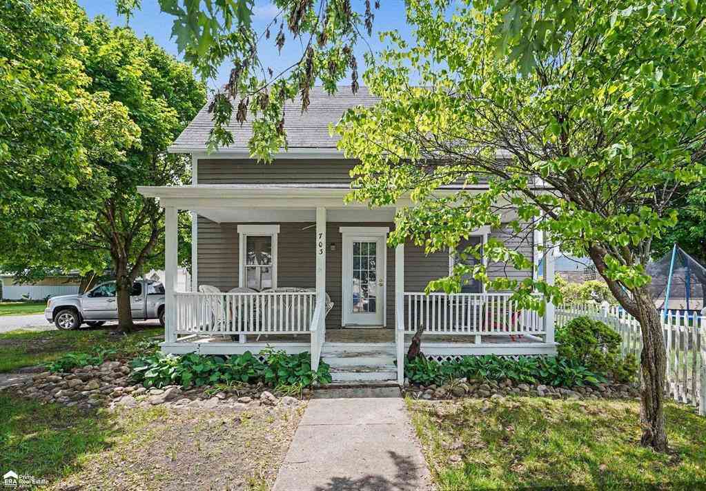 Homes For Sale - 703 Brady Street <br/> Chesaning, MI 48616