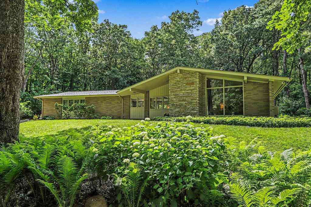 Homes For Sale - 6028 Manorwood Drive <br/> Kalamazoo, MI 49009