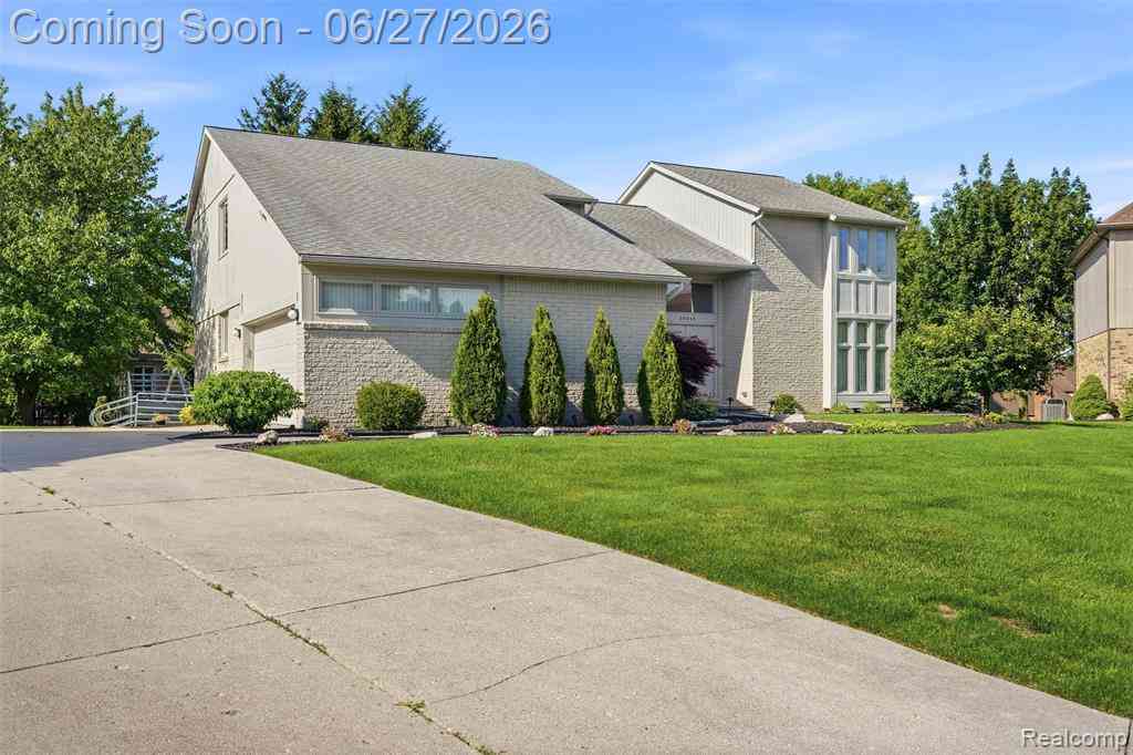 Homes For Sale - 39044 Wilton Court <br/> Farmington Hills, MI 48331