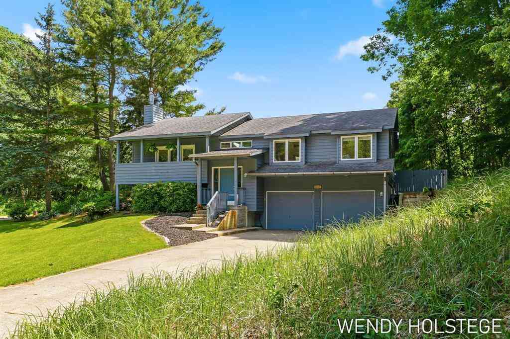 Homes For Sale - 2135 Lakeridge Drive <br/> Holland, MI 49424