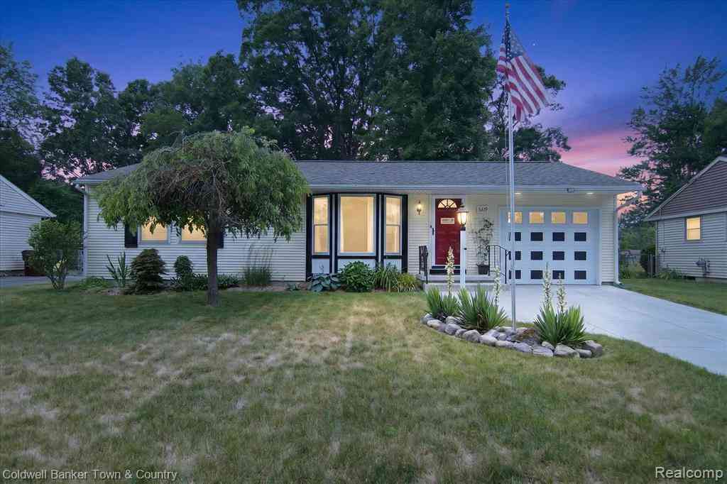 Homes For Sale - 5619 Dogwood Street <br/> Jackson, MI 49201