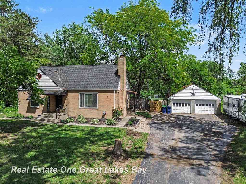 Homes For Sale - 5250 N Center Road <br/> Saginaw, MI 48604