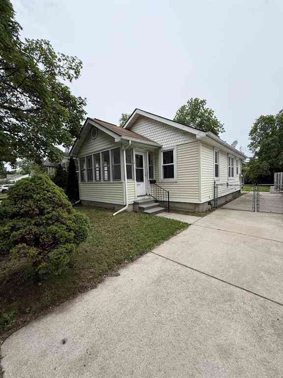 Homes For Sale - 68 W Maxlow Avenue <br/> Hazel Park, MI 48030
