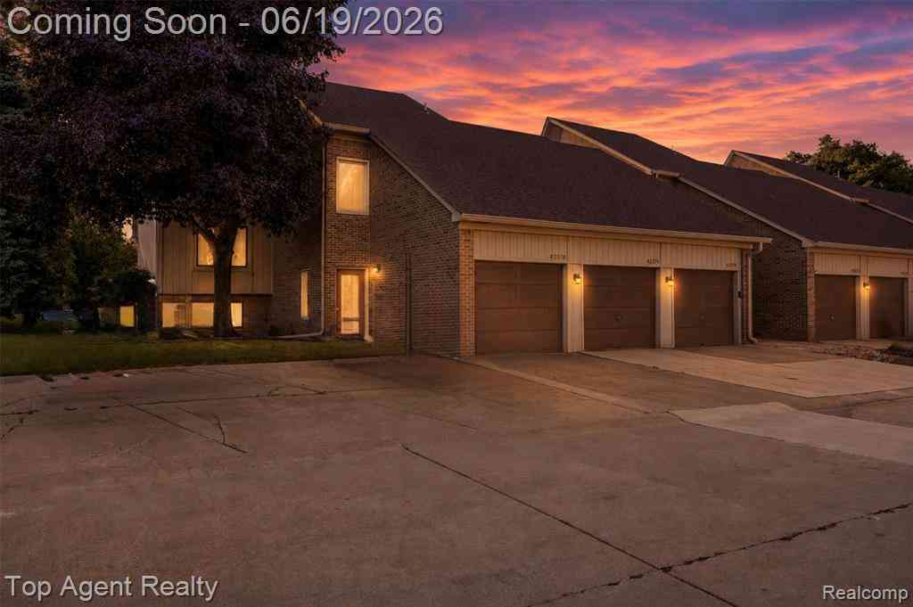 Condo For Sale - 42374 Lochmoor Street <br/> Clinton Township, MI 48038