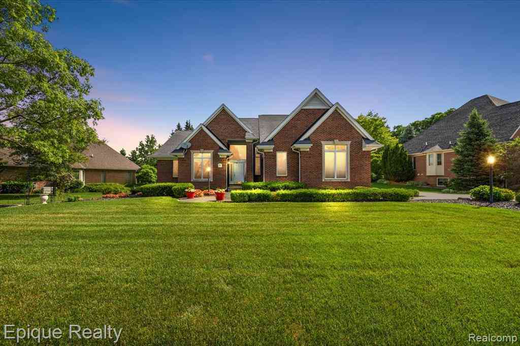 Homes For Sale - 5675 Golf Pointe Drive <br/> Clarkston, MI 48348