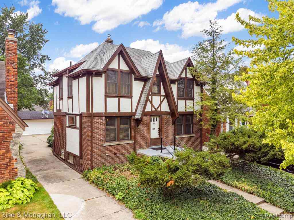 Homes For Sale - 417 Cloverly Road <br/> Grosse Pointe, MI 48236