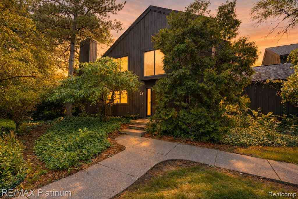 Condo For Sale - 32 Haverhill Court <br/> Ann Arbor, MI 48105