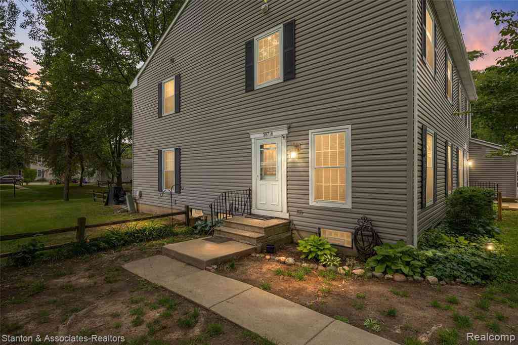 Condo For Sale - 38718 Barnstable Lane <br/> Clinton Township, MI 48038