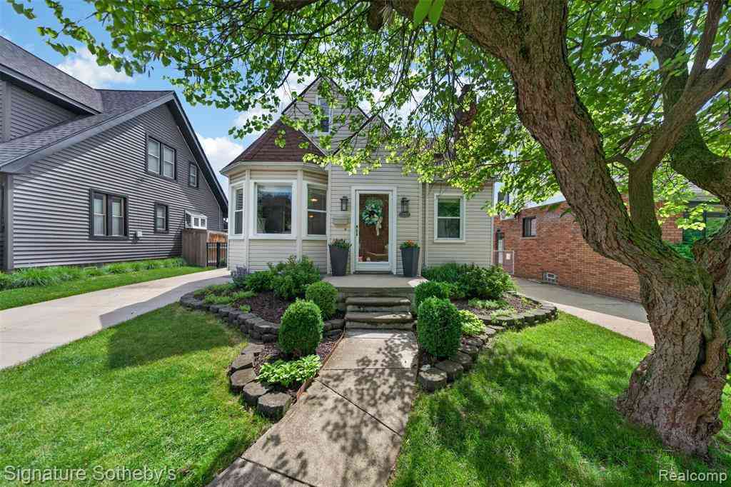 Homes For Sale - 125 S Kenwood Avenue <br/> Royal Oak, MI 48067