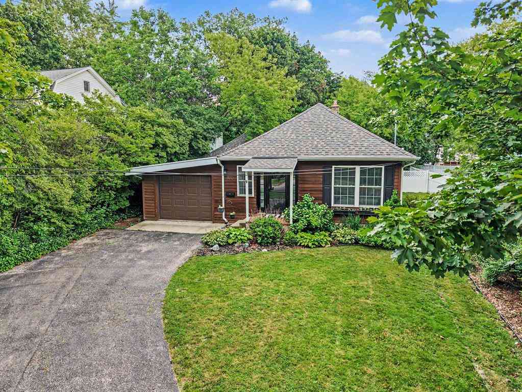 Homes For Sale - 1100 Breton Road Se SE<br/> East Grand Rapids, MI 49506