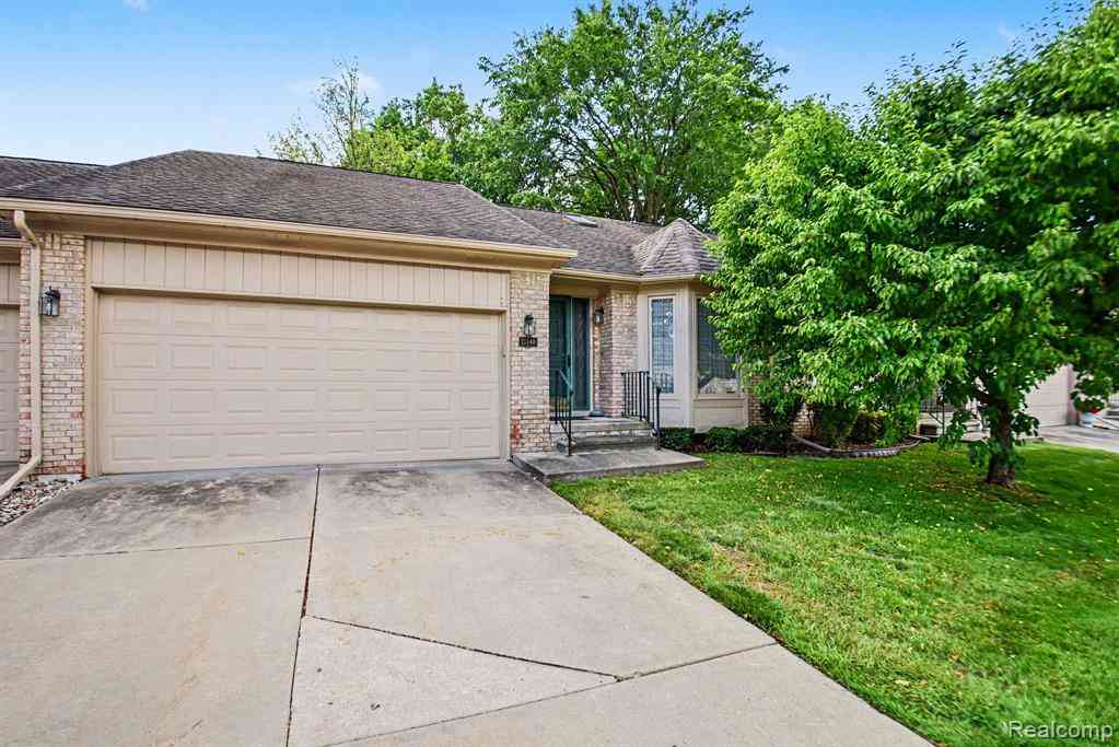 Condo For Sale - 15540 Caputo Court <br/> Clinton Township, MI 48035