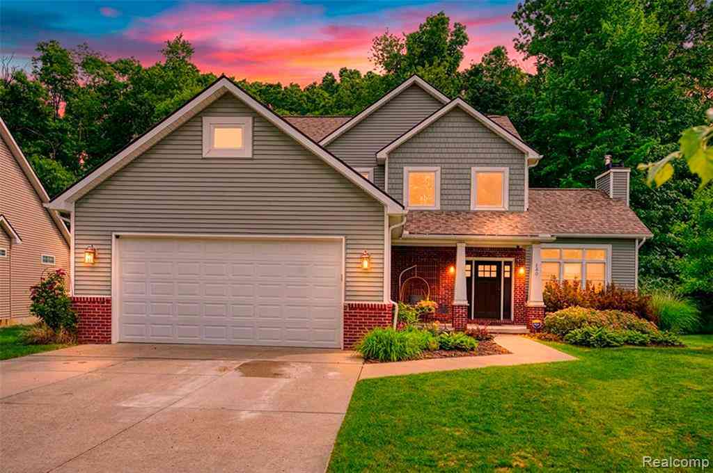 Homes For Sale - 140 Skyline Drive <br/> Howell, MI 48843