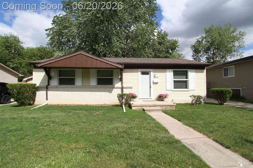Homes For Sale - 626 John Rolfe Drive <br/> Monroe, MI 48162