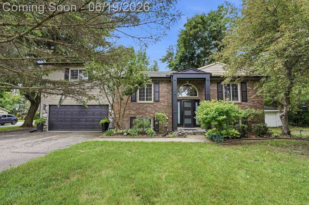 Homes For Sale - 2661 W South Boulevard <br/> Troy, MI 48098