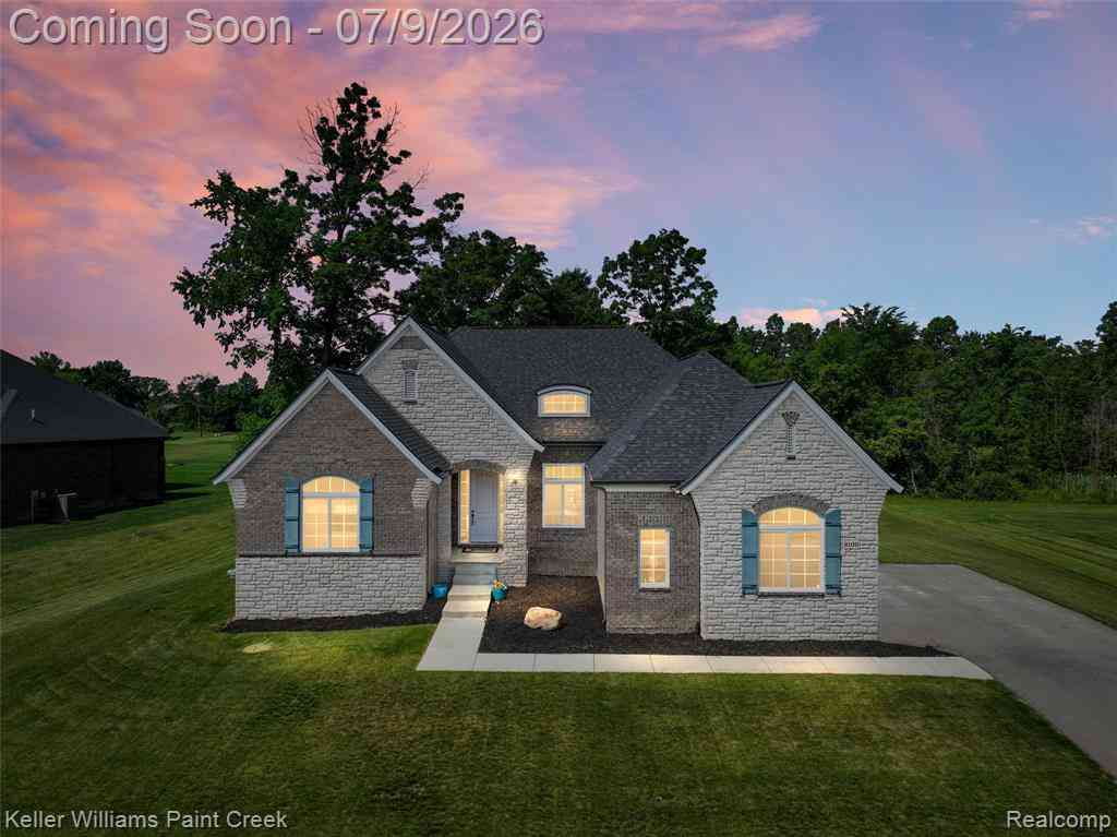 Homes For Sale - 2100 Shane Court <br/> Oakland County, Oxford, MI 48370