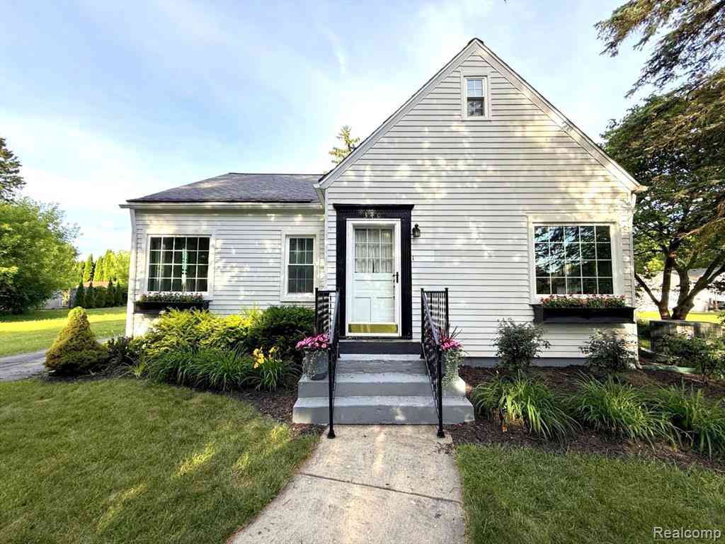 Homes For Sale - 340 N Hagadorn Street <br/> South Lyon, MI 48178
